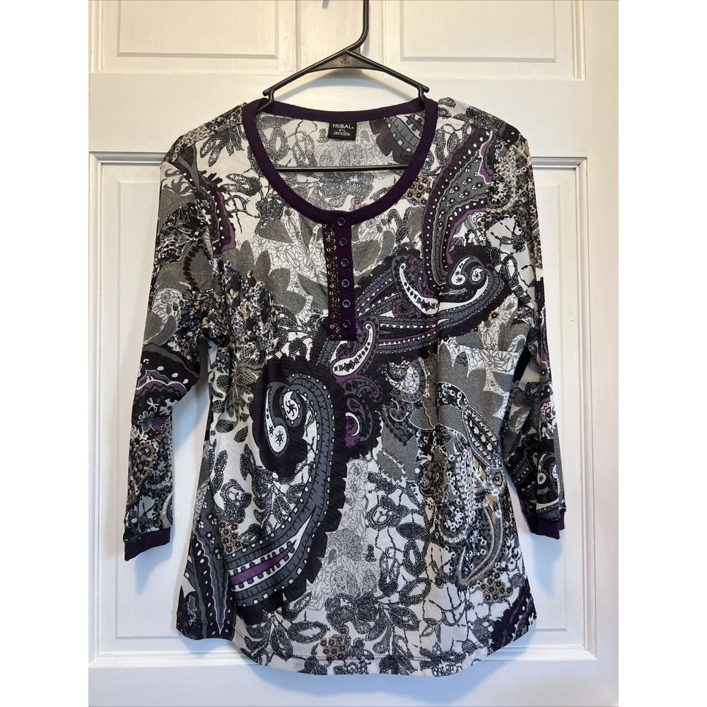 Pre Owned Woman’s Tribal Overlay Top Size Large